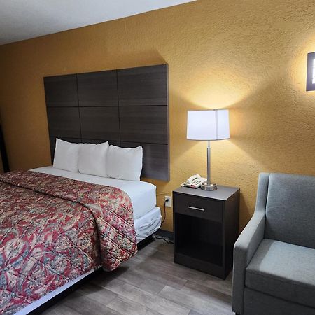 Days Inn By Wyndham Charlotte Northlake Eksteriør billede