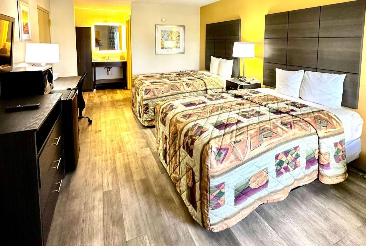 Days Inn By Wyndham Charlotte Northlake Eksteriør billede