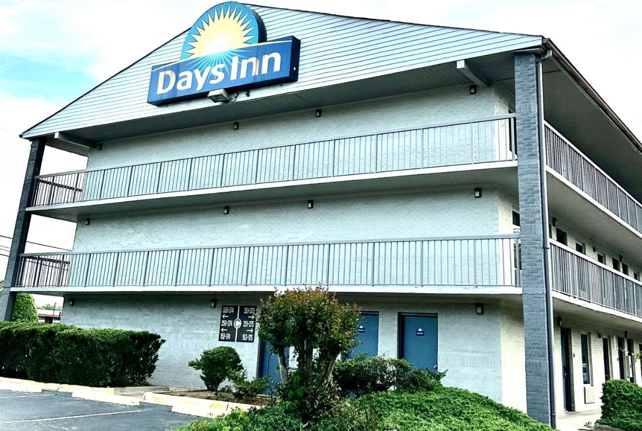 Days Inn By Wyndham Charlotte Northlake Eksteriør billede