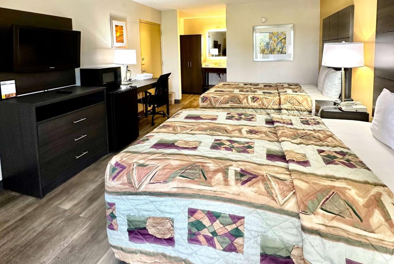 Days Inn By Wyndham Charlotte Northlake Eksteriør billede