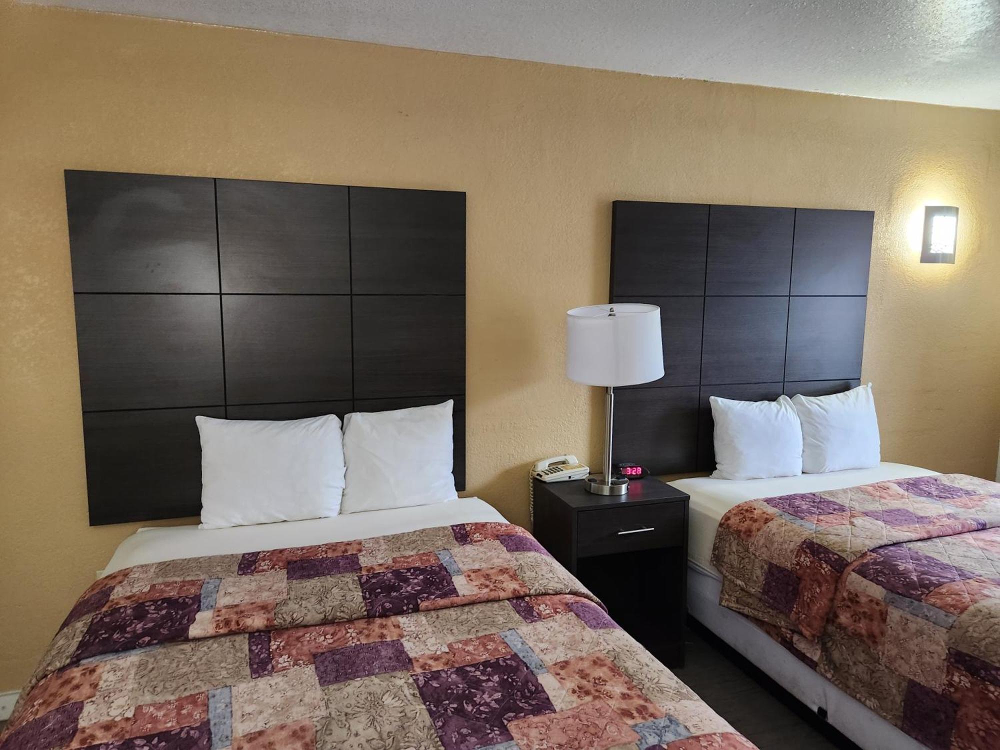 Days Inn By Wyndham Charlotte Northlake Eksteriør billede
