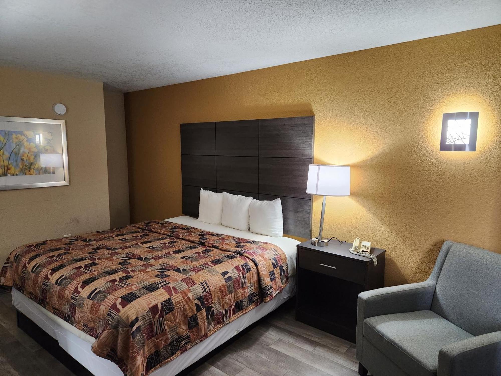 Days Inn By Wyndham Charlotte Northlake Eksteriør billede